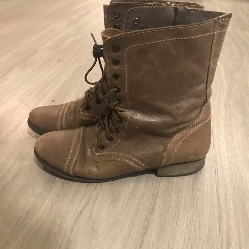 Steve Madden Troopa boots in Taupe